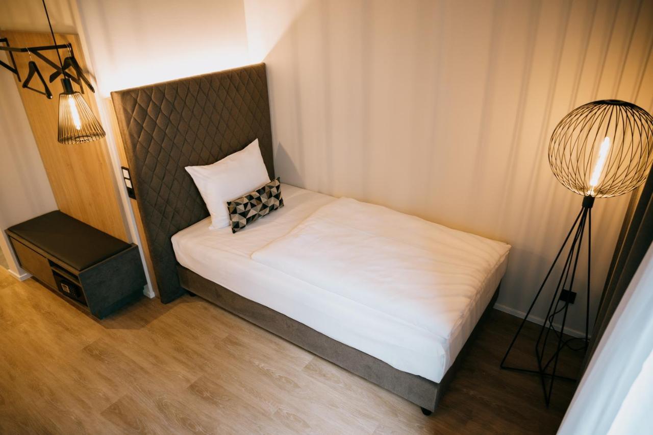 Loom Hotel & Skybar Eislingen Bagian luar foto